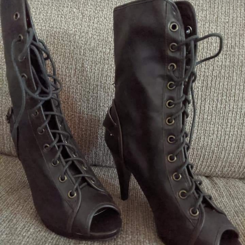 Guess lace up boots